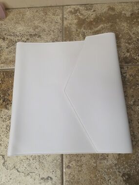 FULL SIZE- The Budget Mom White Folio